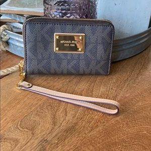 Michael Kors wallet wristlet